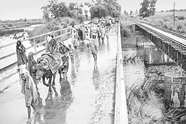 People trekking to West Bengal from East Bengal after partition